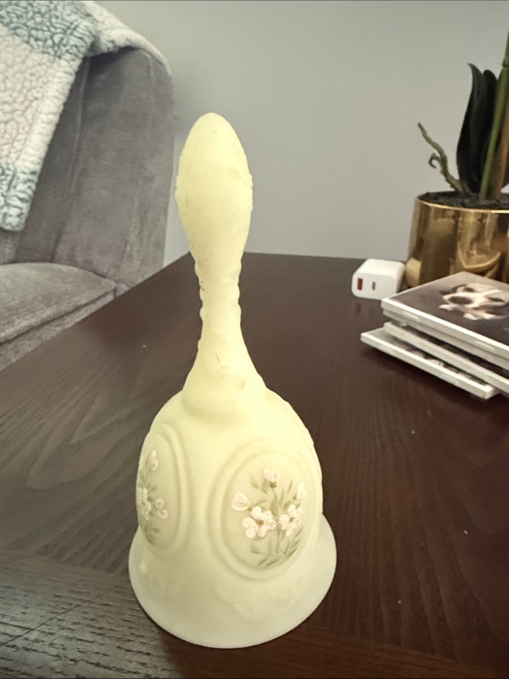 Vintage Fenton hand painted glass bell uranium - Picture 2 of 3
